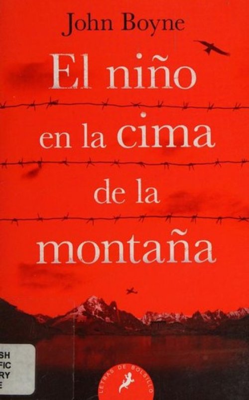 El niño en la cima de la montaña