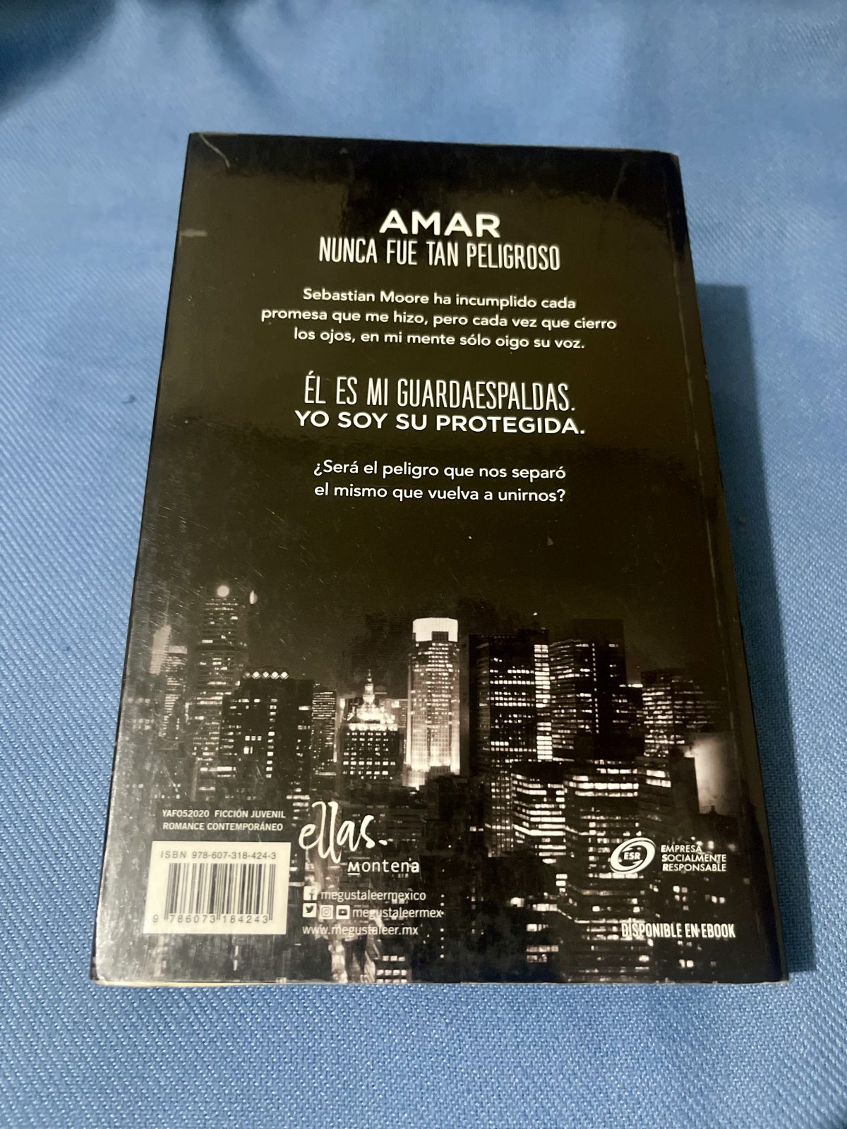 Atrás
