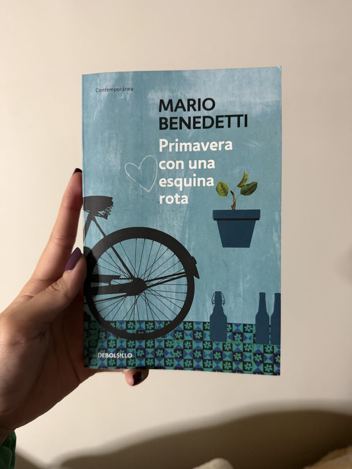 Primavera con una esquina rota