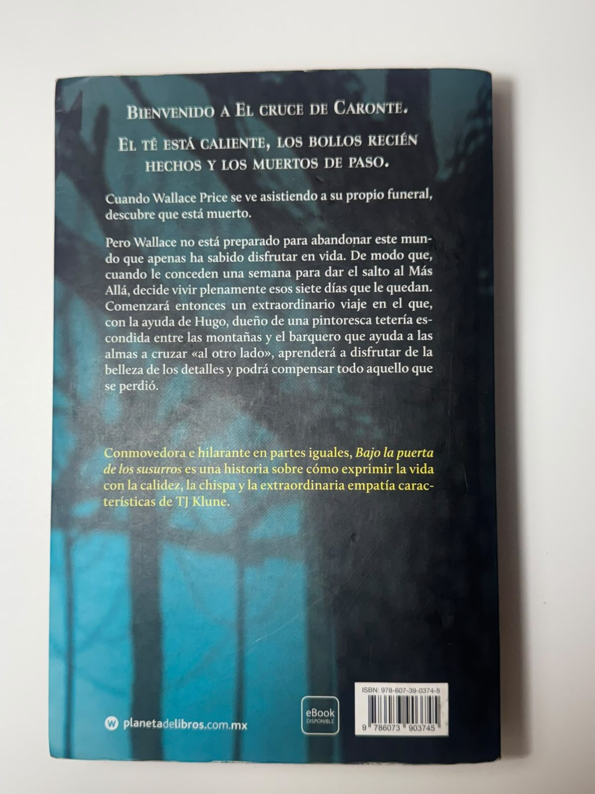Atrás