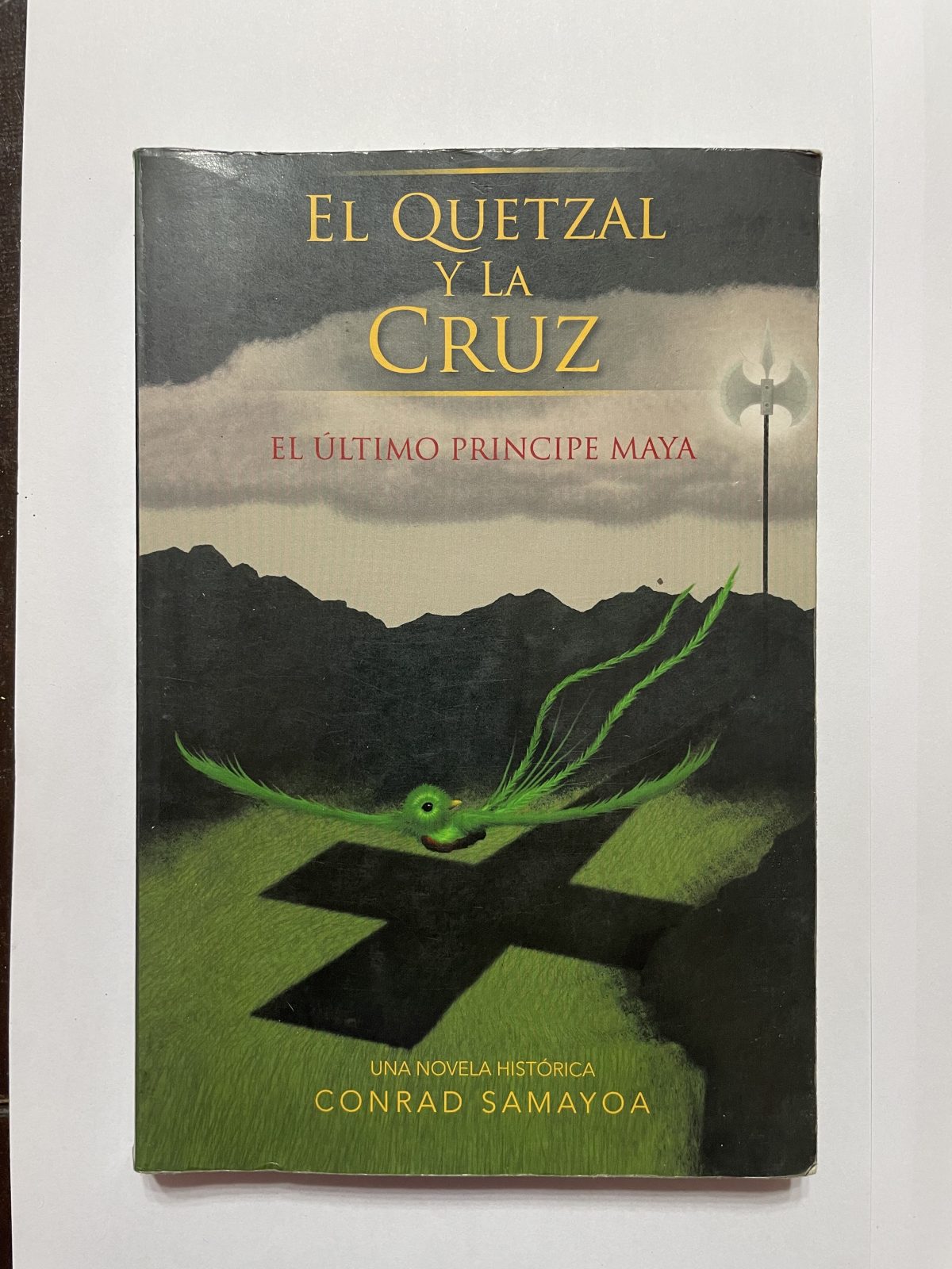 El quetzal y la cruz