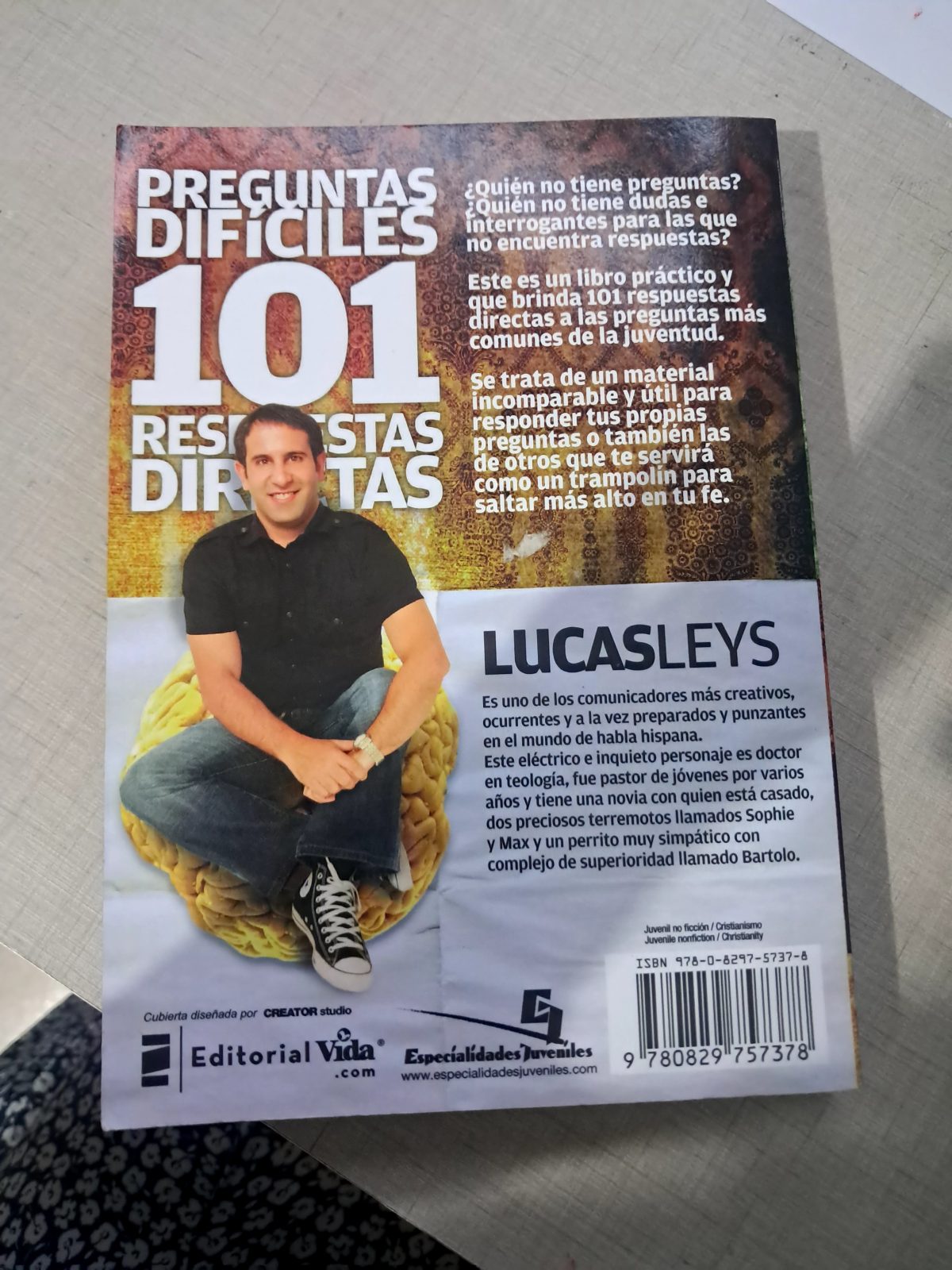 Atrás