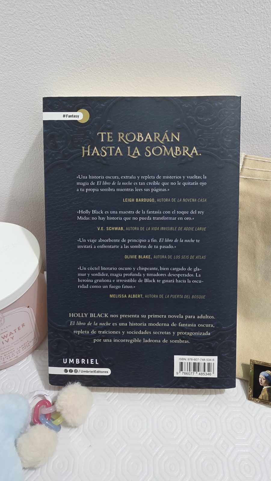 Atrás