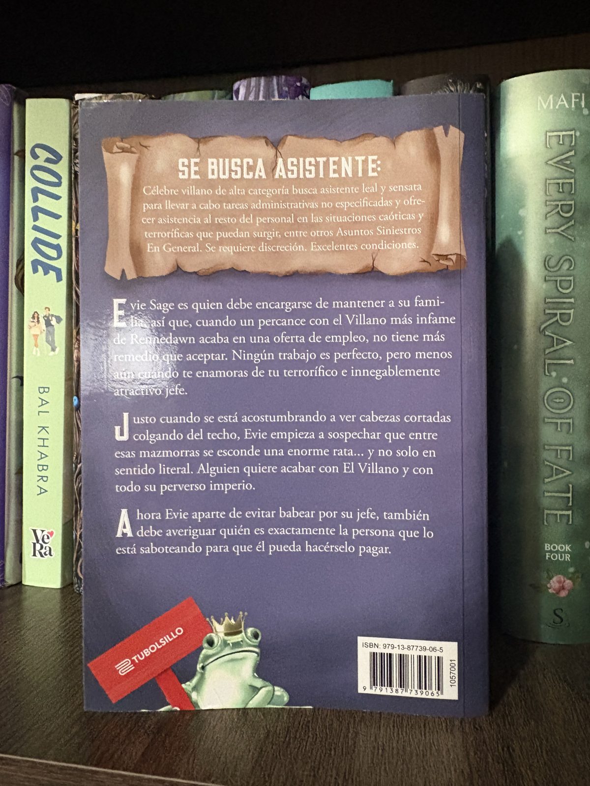 Atrás
