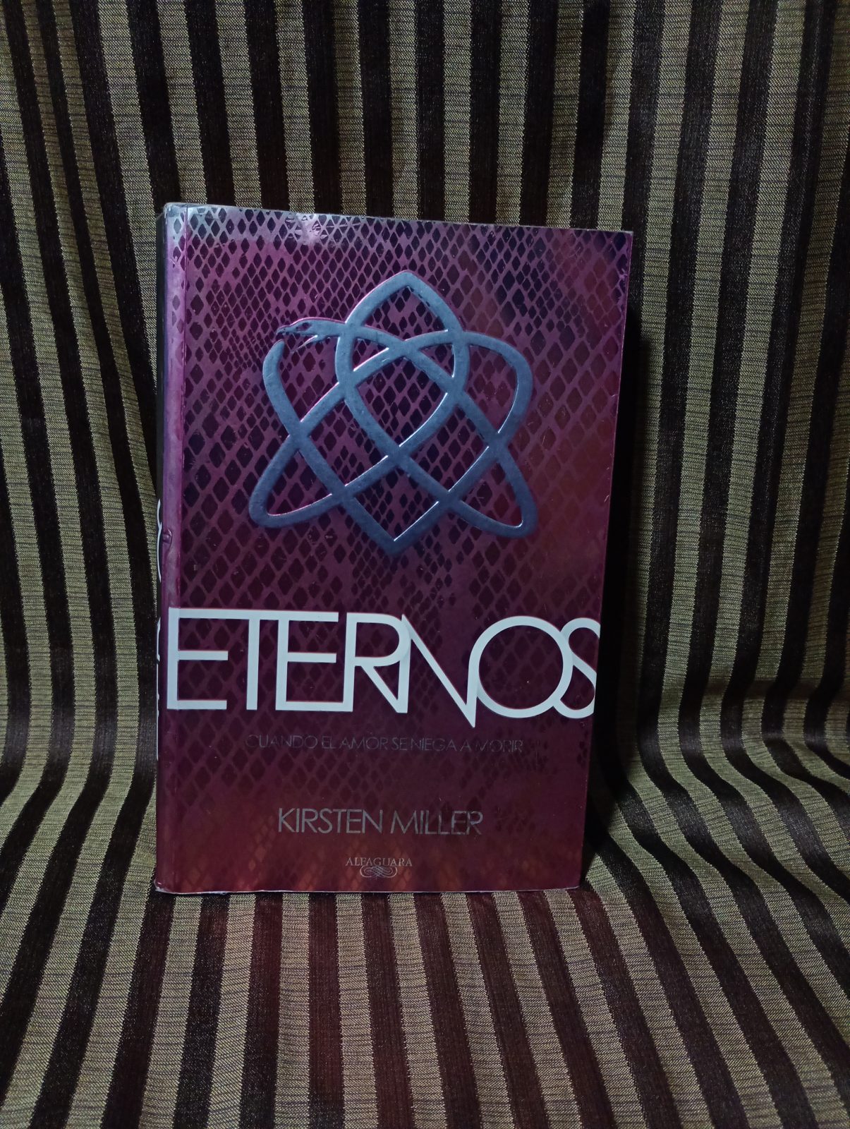 Eternos cuando el amor se niega a morir